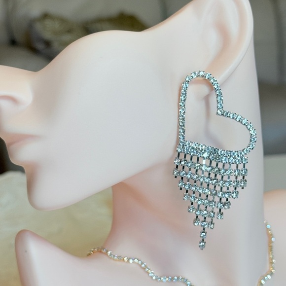 ⚜️ Chic Trendy Silver Heart Dangle Earrings - Picture 3 of 10